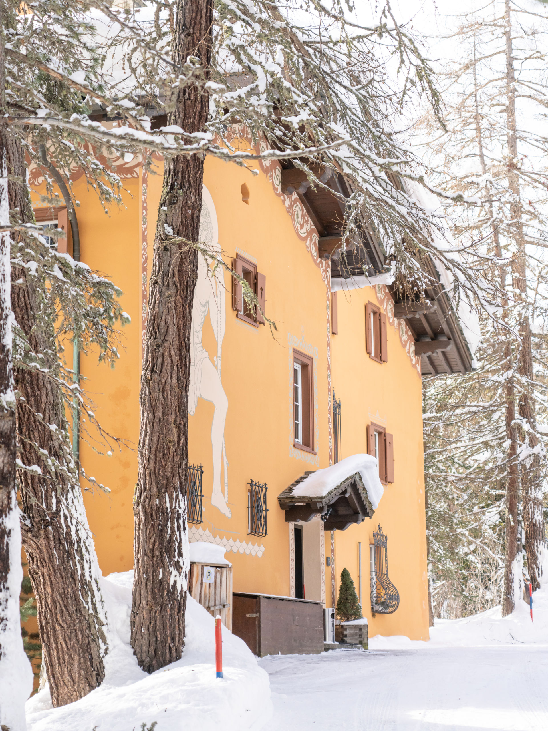 Chesa Spundas im Winterkleid